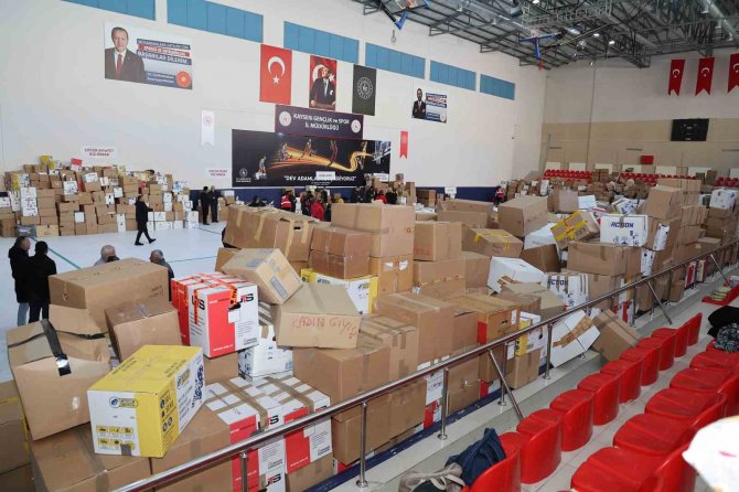 Başkan Yalçın’ın Girişimleriyle Avrupa’dan 5 Tır Yardım Malzemesi Geldi