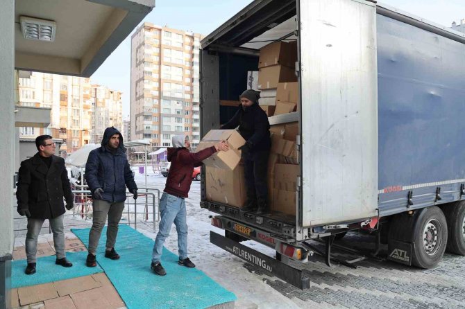 Başkan Yalçın’ın Girişimleriyle Avrupa’dan 5 Tır Yardım Malzemesi Geldi
