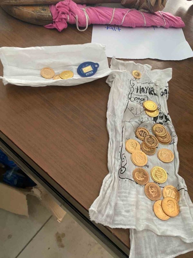 Yardım Merkezine Getirilen Yorgandan Çok Sayıda Altın Çıktı