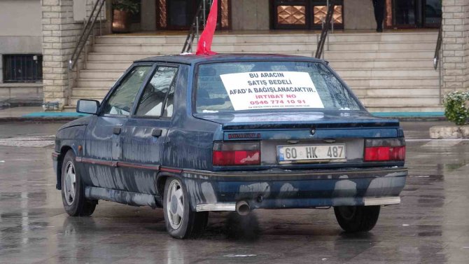 Otomobilini Depremzedeler İçin Sattı