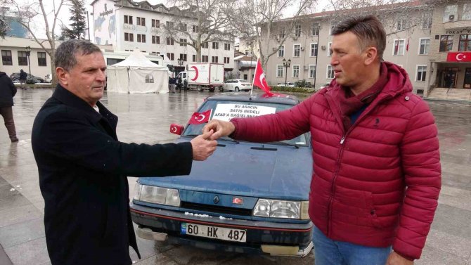 Otomobilini Depremzedeler İçin Sattı