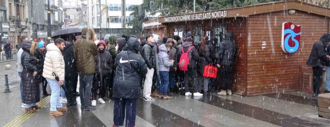 Trabzonspor Taraftarları Basel Maçına Yoğun İlgi Gösteriyor