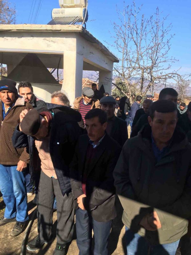 Hatay’daki Enkazdan Cenazesi Çıkarılan 8 Aylık Hamile Öğretmen Toprağa Verildi