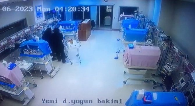 Şiddetli Sarsıntıya Rağmen Kuvözleri Bırakmadılar