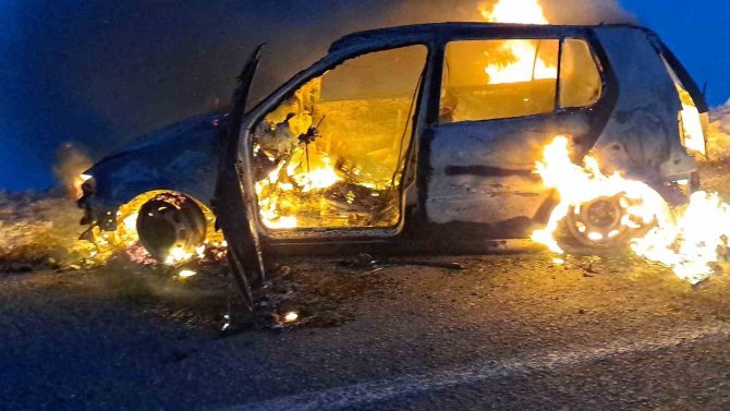Deprem Bölgesinden Dönerken Otomobilleri Alev Alev Yandı