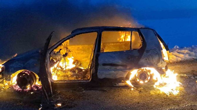 Deprem Bölgesinden Dönerken Otomobilleri Alev Alev Yandı