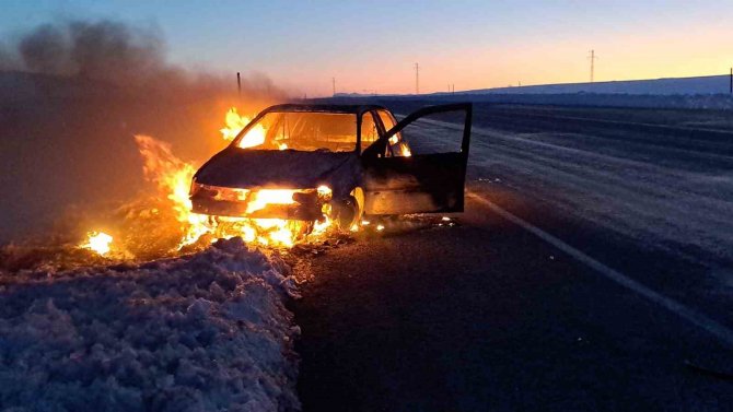 Deprem Bölgesinden Dönerken Otomobilleri Alev Alev Yandı