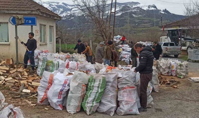 Vatandaşlar Deprem Bölgesine Odun Göndermek İçin Seferber Oldu