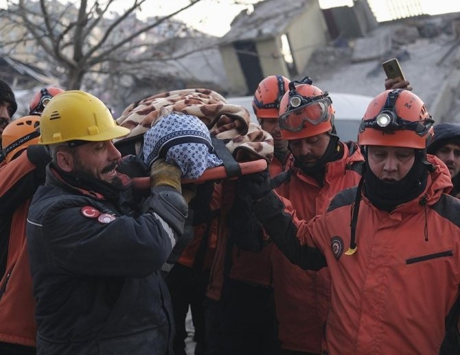 Yıldırım Belediyesi Deprem Bölgesinde Var Gücüyle Çalışıyor