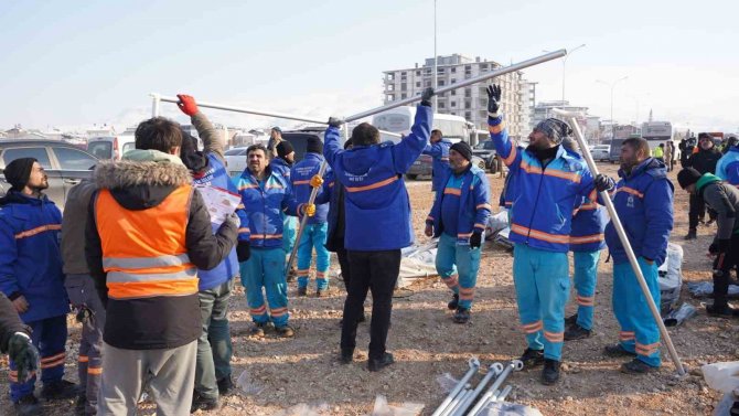 Yıldırım Belediyesi Deprem Bölgesinde Var Gücüyle Çalışıyor