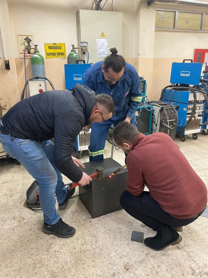 Alaplı Meslek Lisesi Öğrencileri Depremzedeler İçin Soba Üretiyor