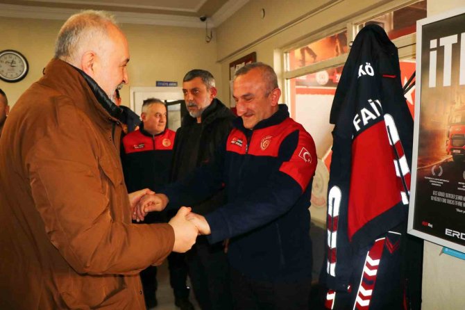 Silpagar, Enkazdan 12 Kişiyi Canlı Kurtaran Ekibi Tek Tek Kutladı