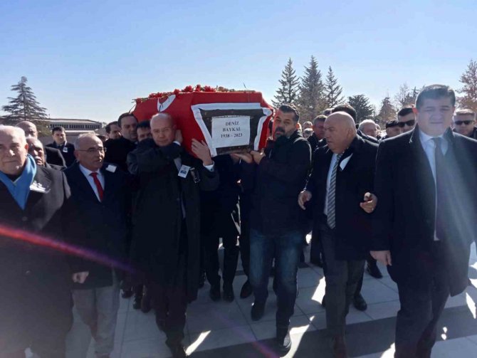 Eski Chp Genel Başkanı Baykal, Devlet Mezarlığında Toprağa Verildi