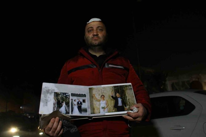 İ̇ha Muhabirleri Ve Kameramanı Enkaz Altında Kalan Fotoğrafları Sahiplerine Teslim Etti
