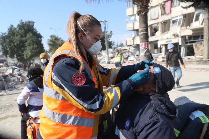 Antalya Büyükşehir Sağlık Ekipleri Deprem Bölgesinde Görev Başında