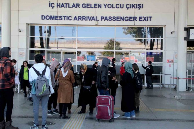 Antalya Depremzedeleri Ağırlamaya Devam Ediyor