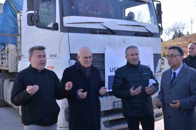 Uşak Üniversitesi’nden Deprem Bölgesine 2 Yardım Tırı Gönderildi