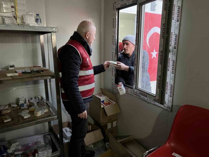 Aydınlı Eczacılar Depremzedeler İçin Sahada