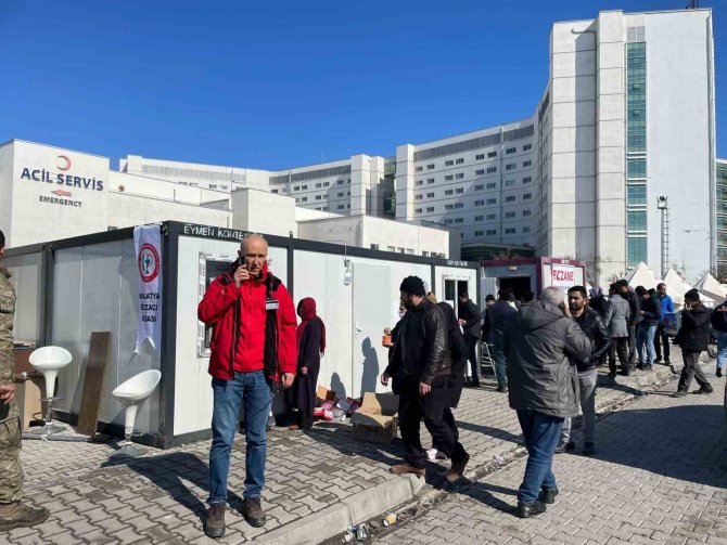 Aydınlı Eczacılar Depremzedeler İçin Sahada
