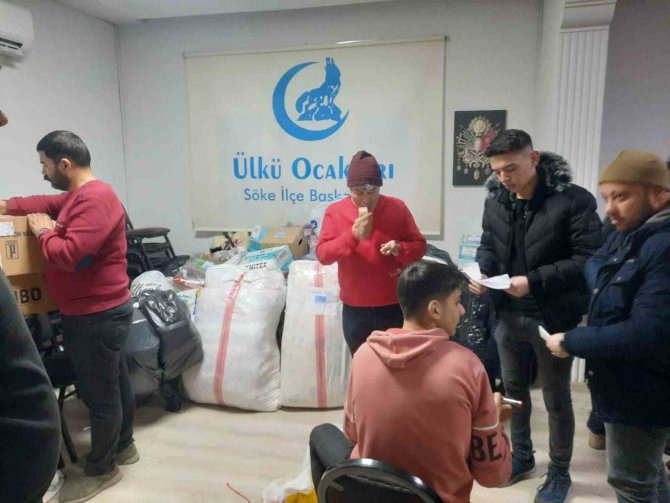 Aydın Ülkü Ocakları 4 Tır Yardım Ve 1128 Gençle Deprem İçin Çalıştı