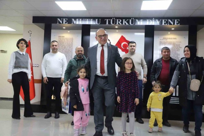 Depremzede Aileyi Duygulandıran Buluşma