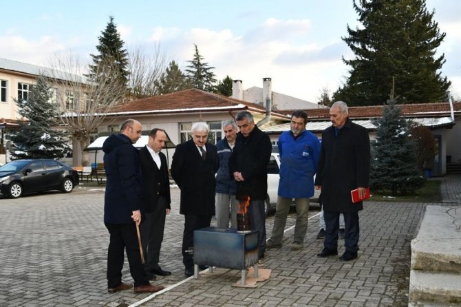Öğrenciler Depremzedeler İçin Soba Ve Seyyar Tuvalet Yapımına Başladı