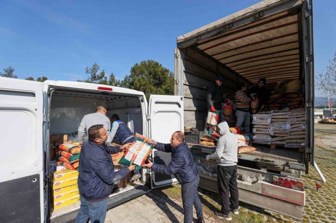 Buca Belediyesi Afet Bölgesinde Mobil Mutfak Kurdu