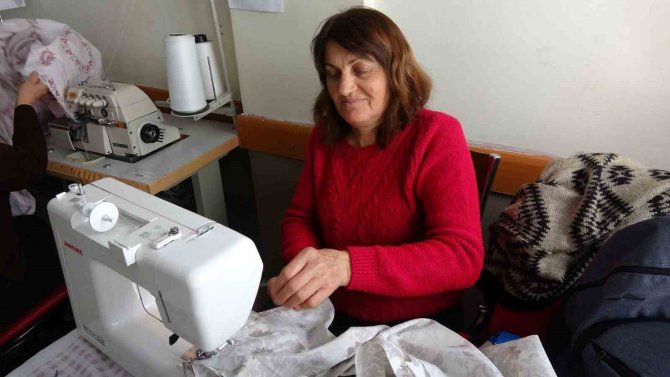 Burdur Halk Eğitim Merkezinde Hazırlanan Nevresimler Afet Bölgesine Gönderiliyor