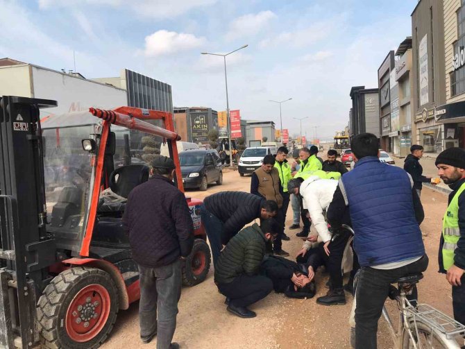 Yolun Karşısına Geçerken Forkliftin Çarptığı Yaya Yaralandı