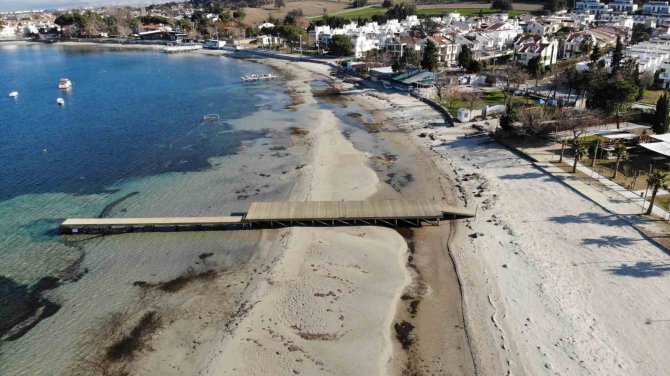 Çanakkale’de Deniz 20 Metre Çekildi