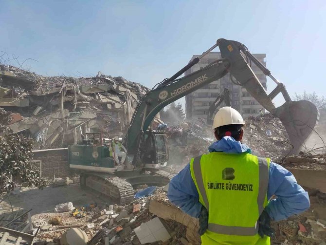 Deprem Bölgesinden Bursa’ya Dönen Ekipten Çarpıcı Fotoğraflar