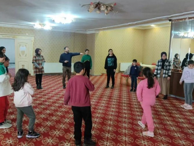 Deprem Bölgesinden Mardin’e Yerleşen Çocukların Yüzü Gülüyor