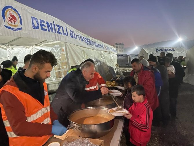 Denizli Büyükşehir’den Hatay’da Gönül Sofrası