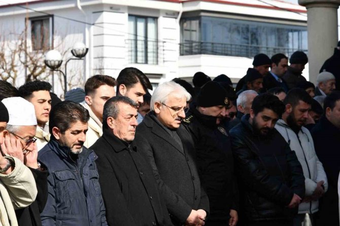 Enkaz Altında Hayatını Kaybeden Genç Öğretmen Toprağa Verildi
