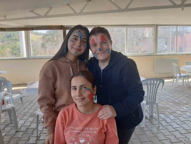 Antalya’da Depremzede Aile Ve Çocuklara Psikolojik Destek Veriliyor