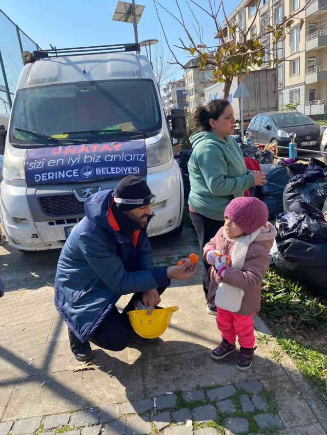 Derince’den Depremzedelere 132 Tır Yardım Malzemesi Gönderildi