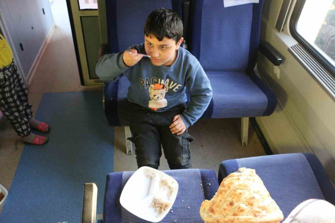 Diyarbakır Tren Garı Depremzedelere ’Ev’ Oldu
