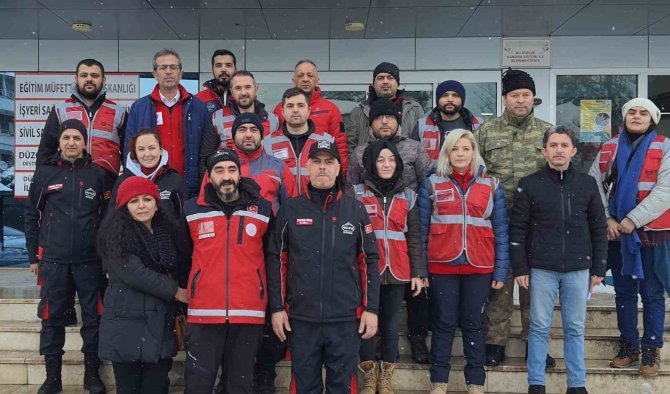 Düzceli Öğretmenler Depremzedeler İçin Seferber Oldular