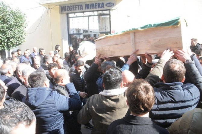 Deprem Enkazında Can Veren Mimar Ve Ailesi Cizre’de Yan Yana Defnedildi