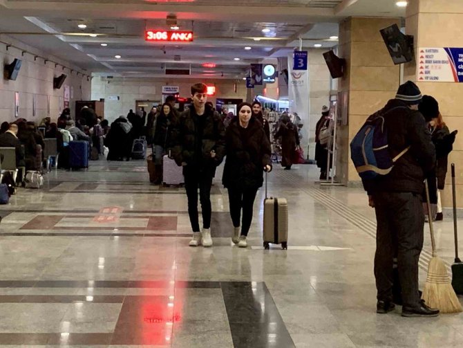 Uzaktan Eğitim Kararıyla Birlikte Eskişehir’de Öğrenci Göçü Devam Ediyor