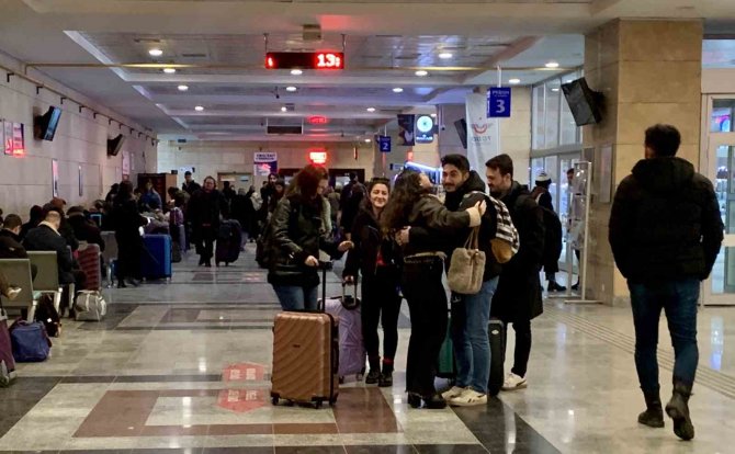 Uzaktan Eğitim Kararıyla Birlikte Eskişehir’de Öğrenci Göçü Devam Ediyor