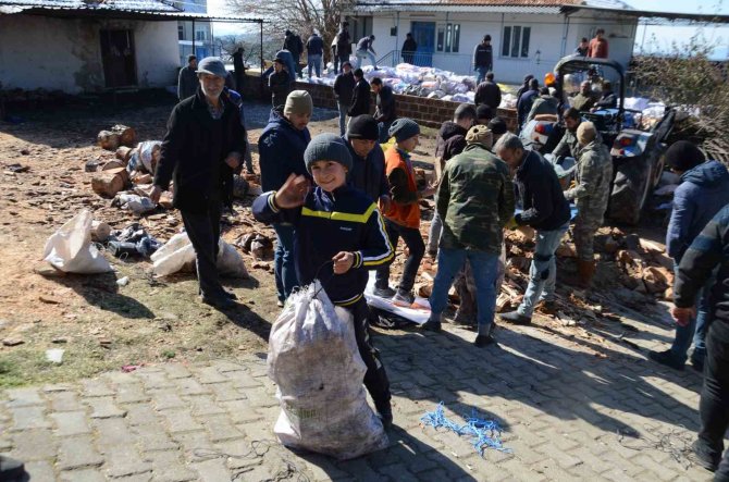 Koçarlı, Depremzedelerin Isınması İçin Seferber Oldu