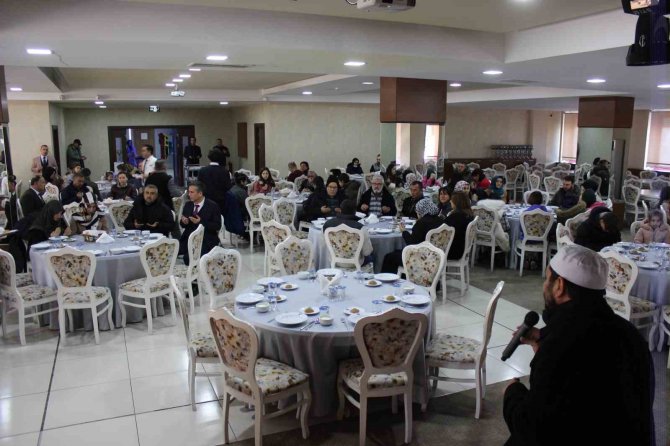 Oğlunun Şehit Aylığıyla Depremzedelere Yemek Hazırladı
