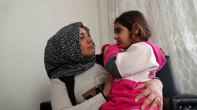 Depremde Annesini Kaybeden 6 Yaşındaki Naz’ın Teyzesine ‘Anne’ Diye Seslenmesi Yürekleri Sızlattı