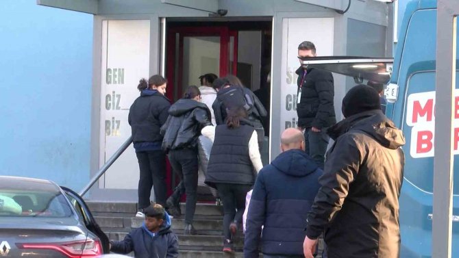 İ̇stanbul’a Gelen Depremzedeler Sancaktepe’de Yurda Yerleştiriliyor