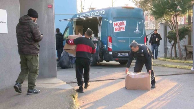 İ̇stanbul’a Gelen Depremzedeler Sancaktepe’de Yurda Yerleştiriliyor