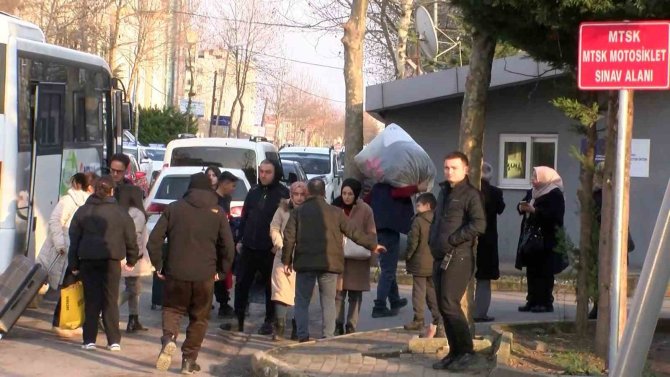 İ̇stanbul’a Gelen Depremzedeler Sancaktepe’de Yurda Yerleştiriliyor