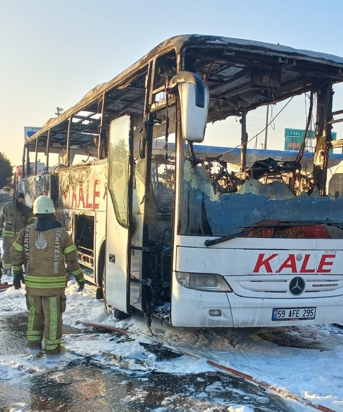 İ̇stanbul’dan Yola Çıkan Yolcu Otobüsü Alev Alev Yandı