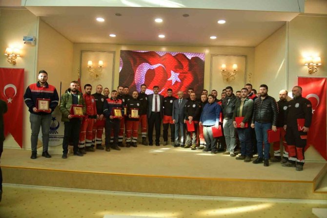 Kahramanlar Evine Döndü