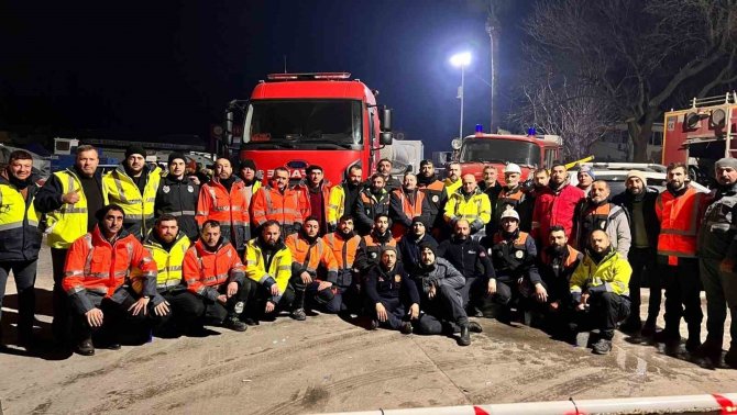 Yalova’dan Deprem Bölgesine Bugüne Kadar 291 Yardım Yüklü Araç Gönderildi